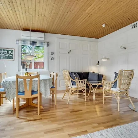 2 Bedroom Cozy In